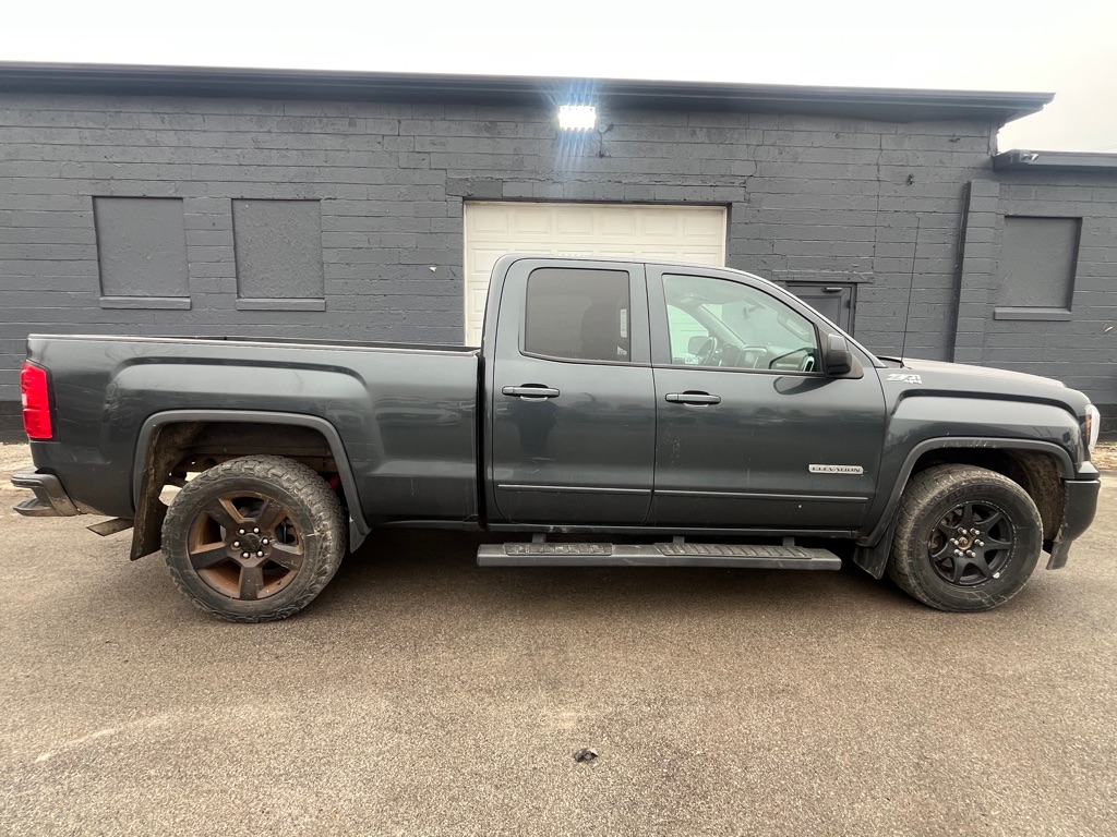 Photo 7 of this GMC SIERRA