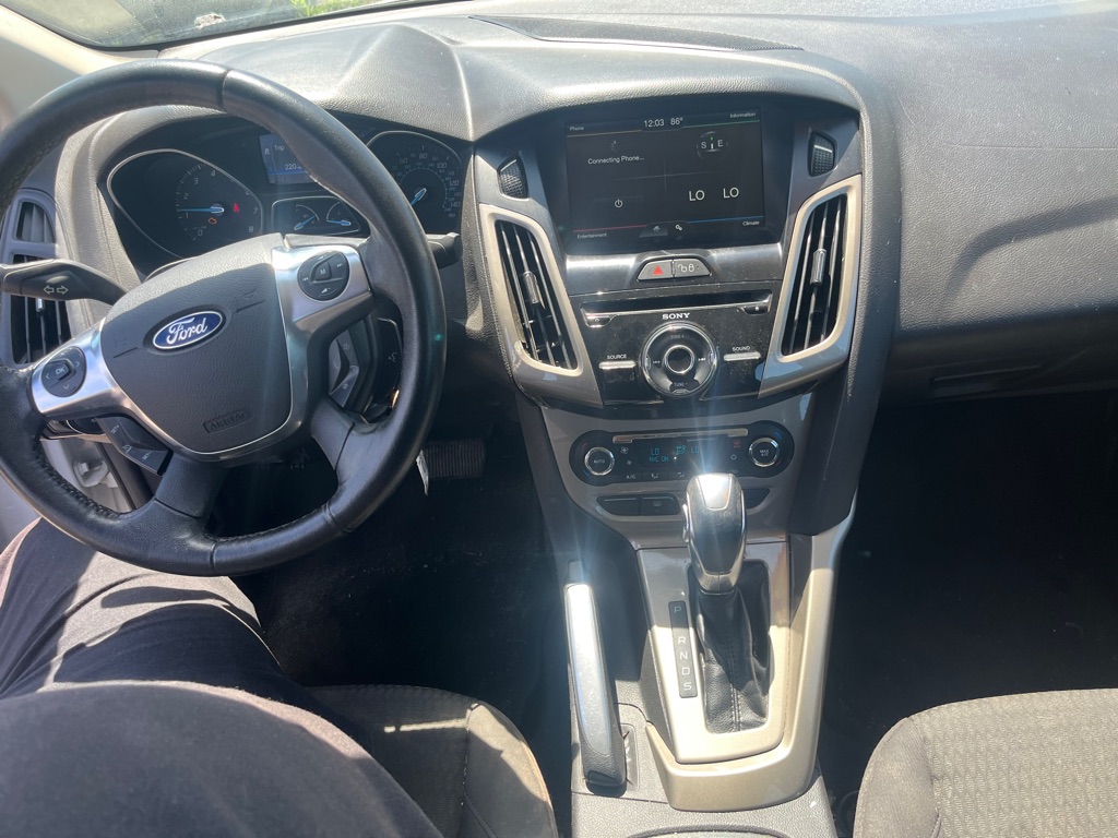 Photo 15 of this FORD FOCUS