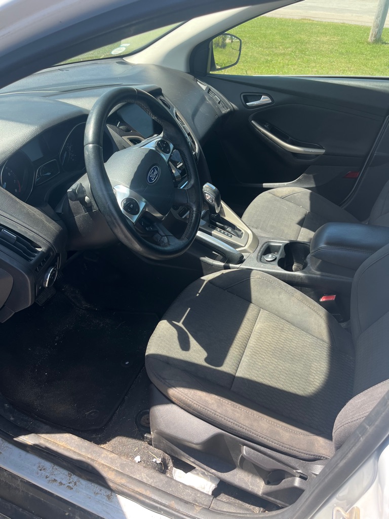Photo 12 of this FORD FOCUS