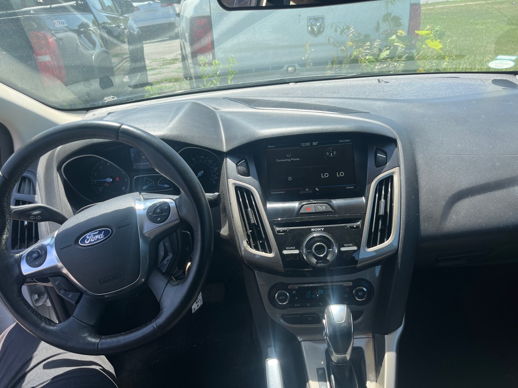 Photo 14 of this FORD FOCUS
