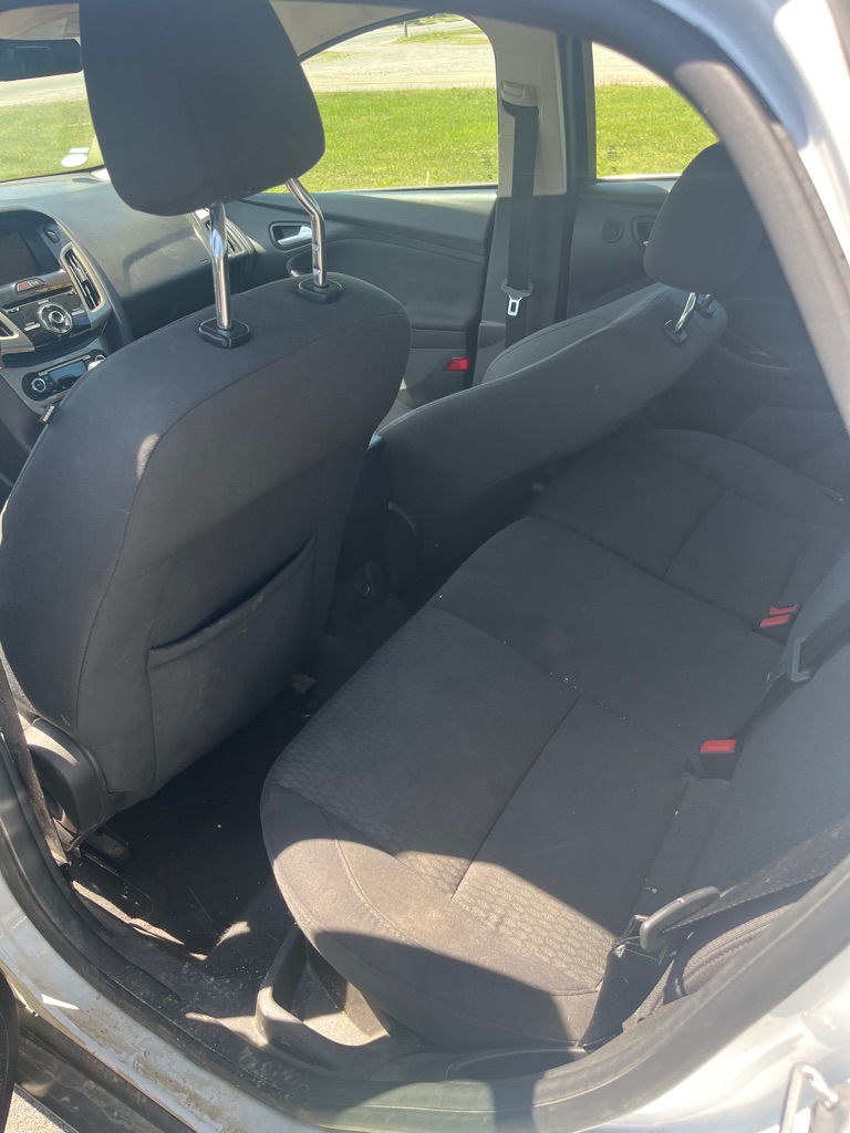 Photo 13 of this FORD FOCUS