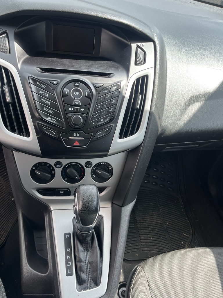 Photo 12 of this FORD FOCUS