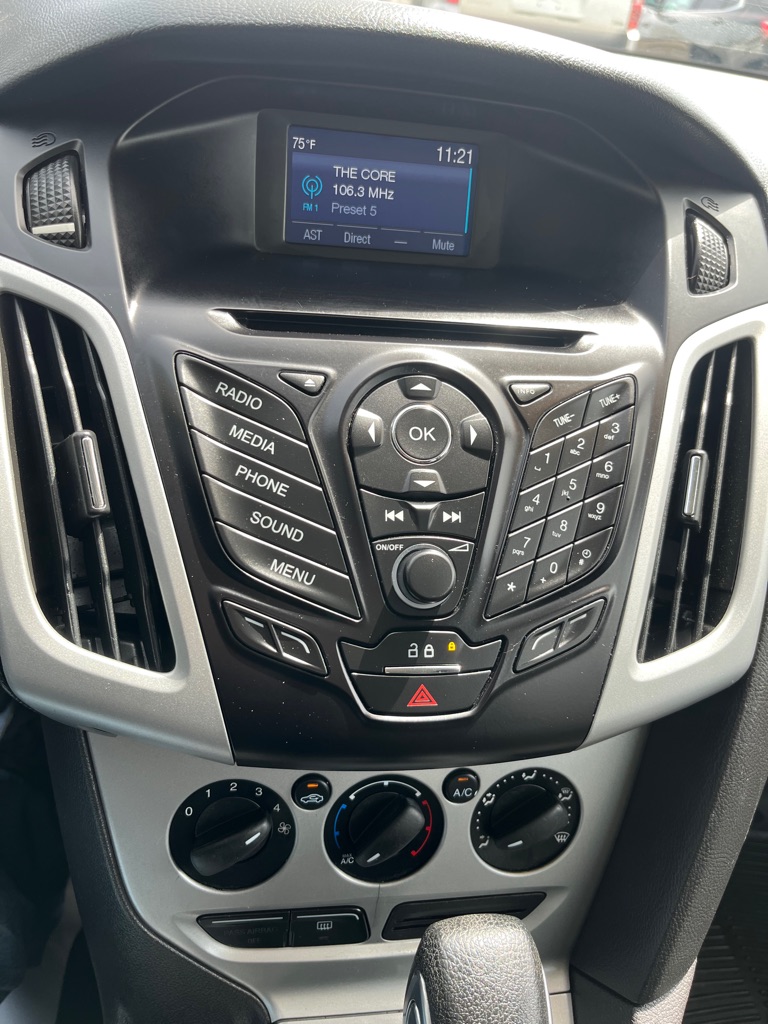 Photo 29 of this FORD FOCUS