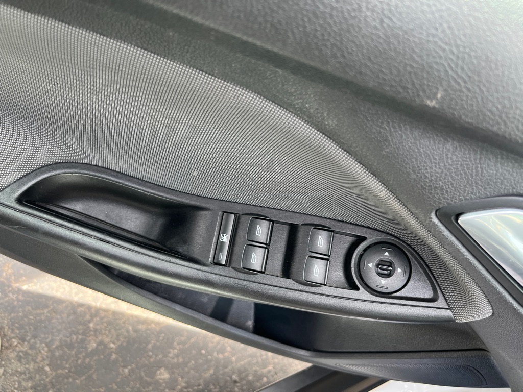 Photo 24 of this FORD FOCUS