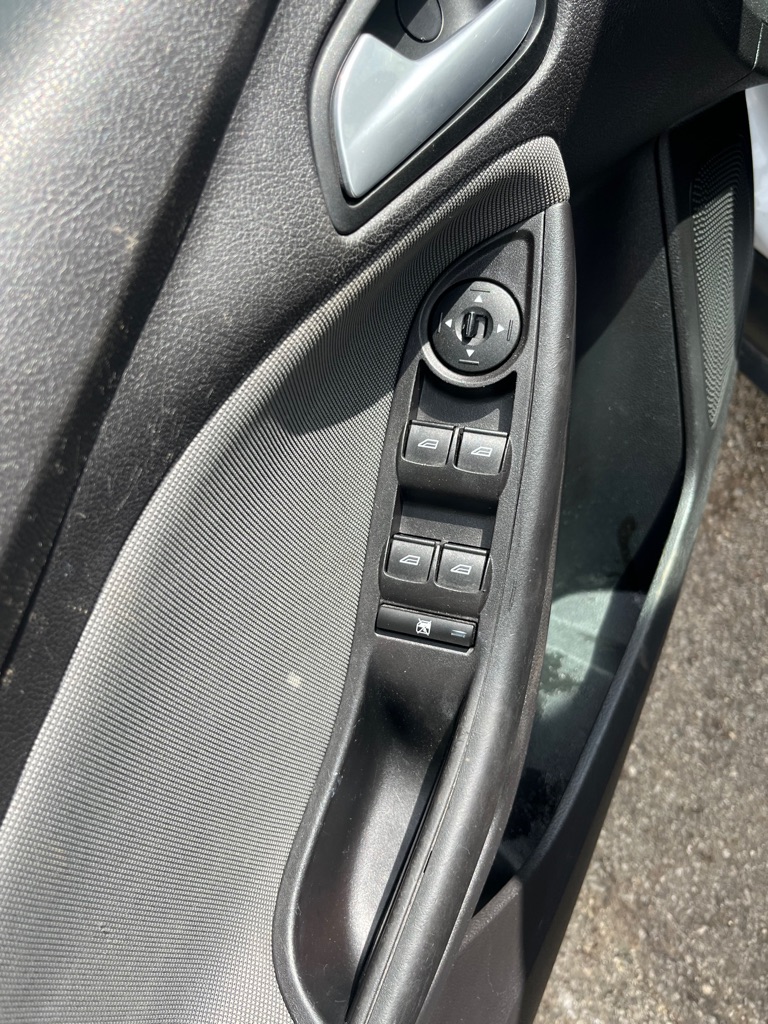 Photo 9 of this FORD FOCUS