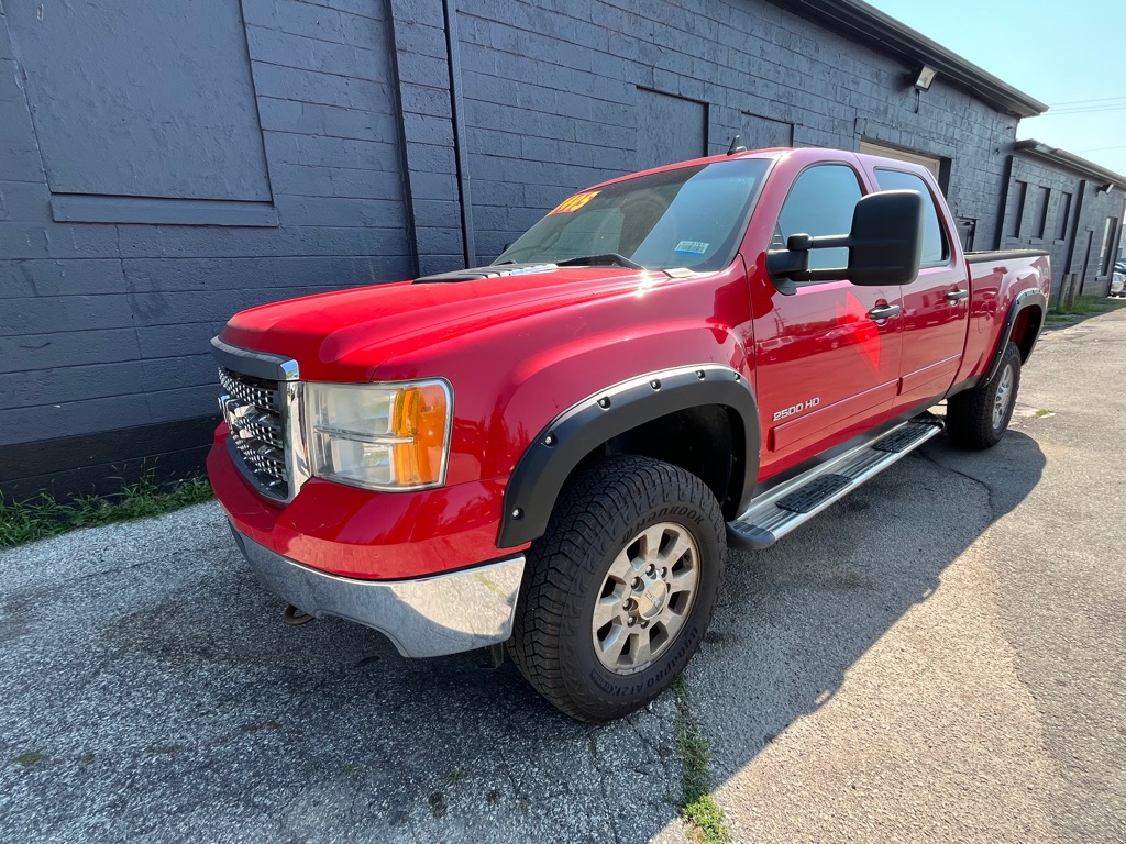 Photo 2 of this GMC SIERRA