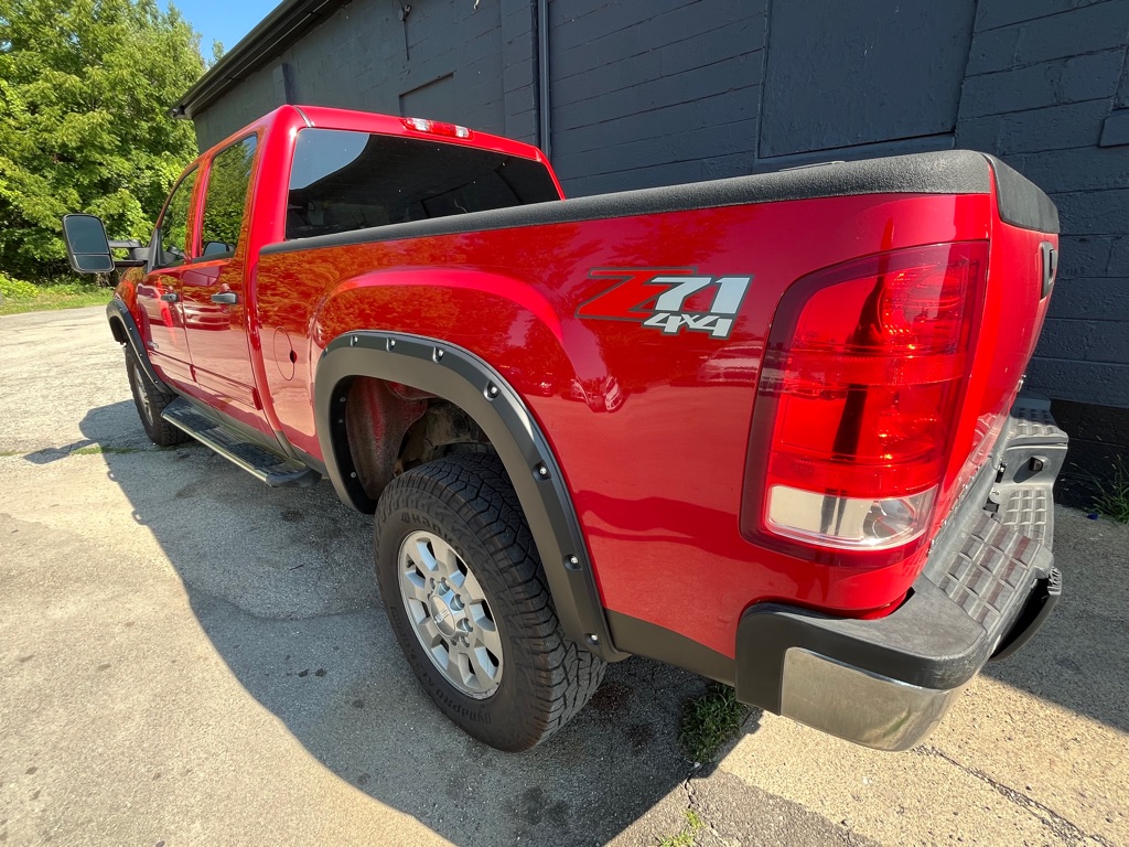 Photo 8 of this GMC SIERRA
