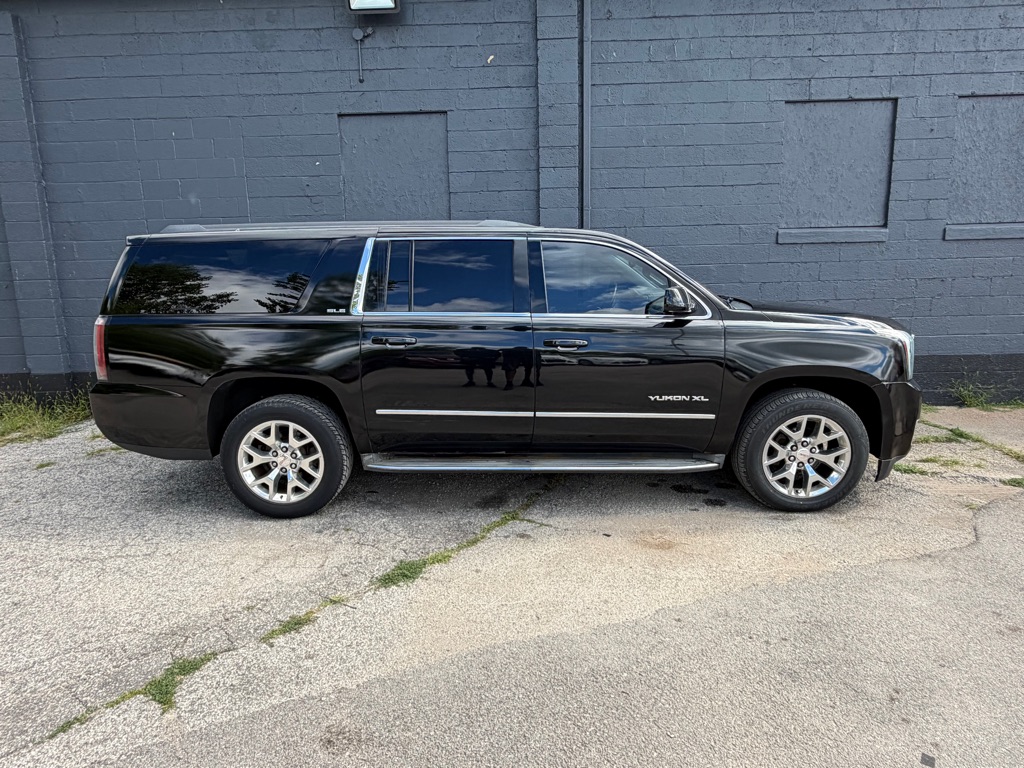 Photo 3 of this GMC YUKON XL