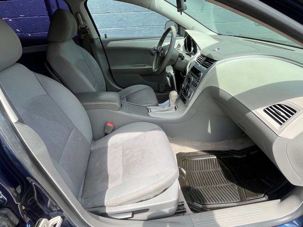 Photo 8 of this CHEVROLET MALIBU