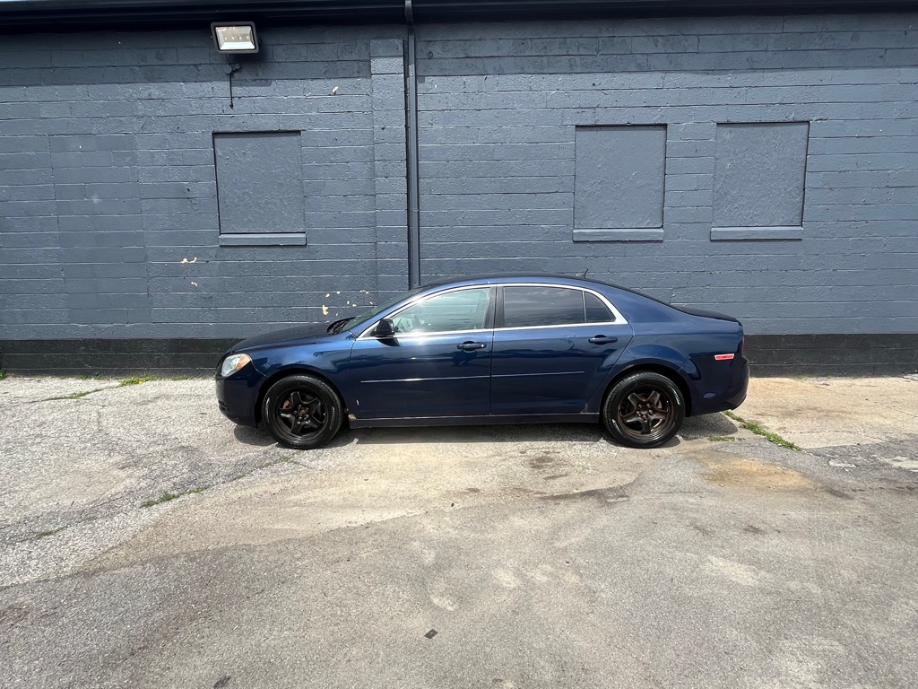 Photo 2 of this CHEVROLET MALIBU