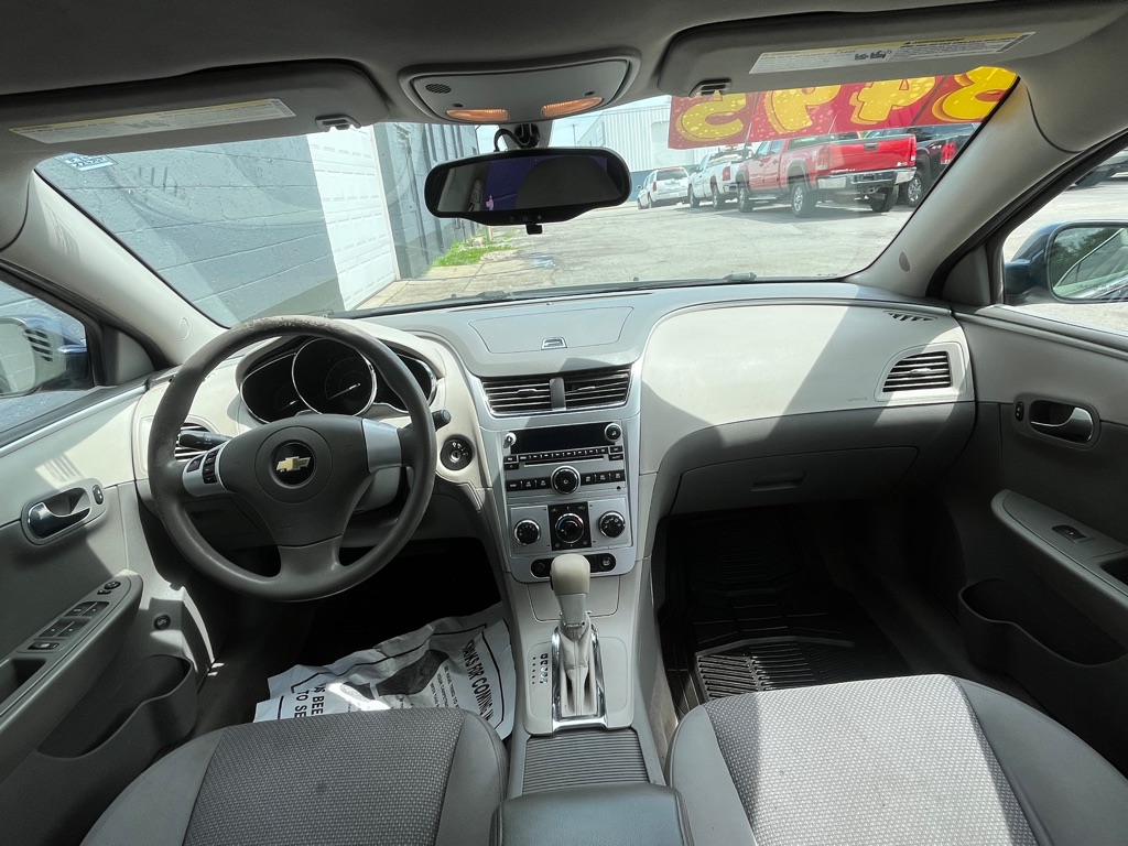 Photo 10 of this CHEVROLET MALIBU