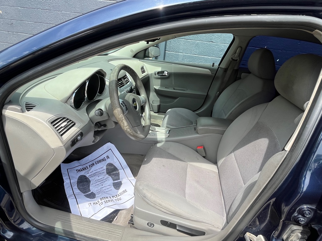 Photo 6 of this CHEVROLET MALIBU