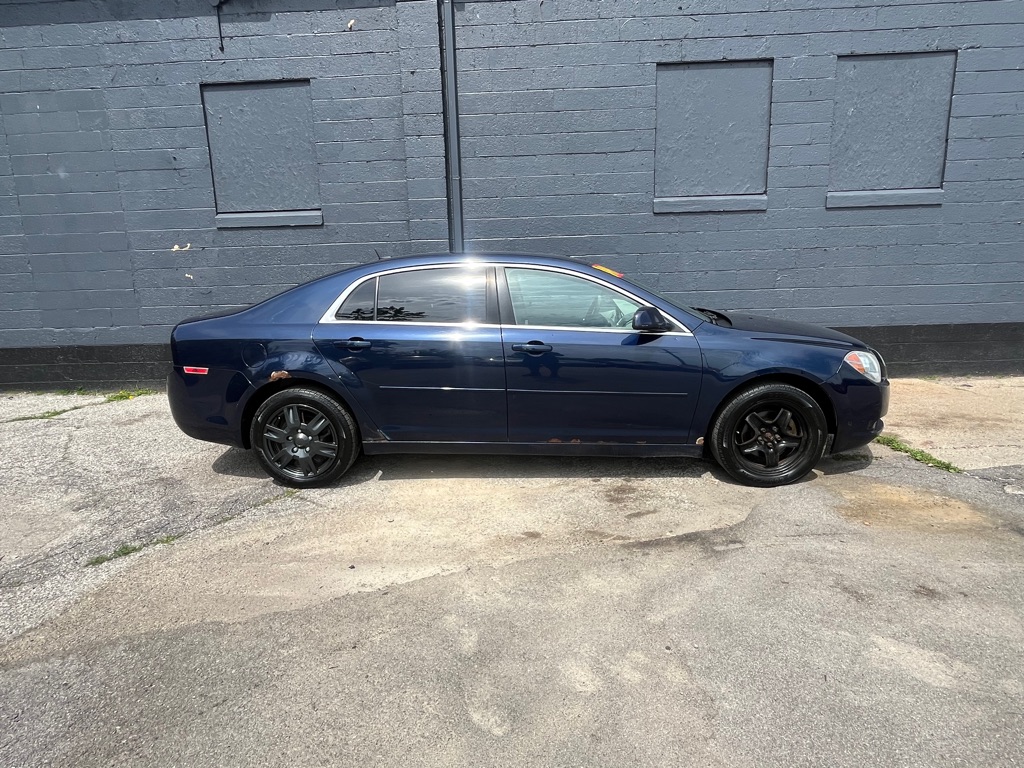 Photo 3 of this CHEVROLET MALIBU