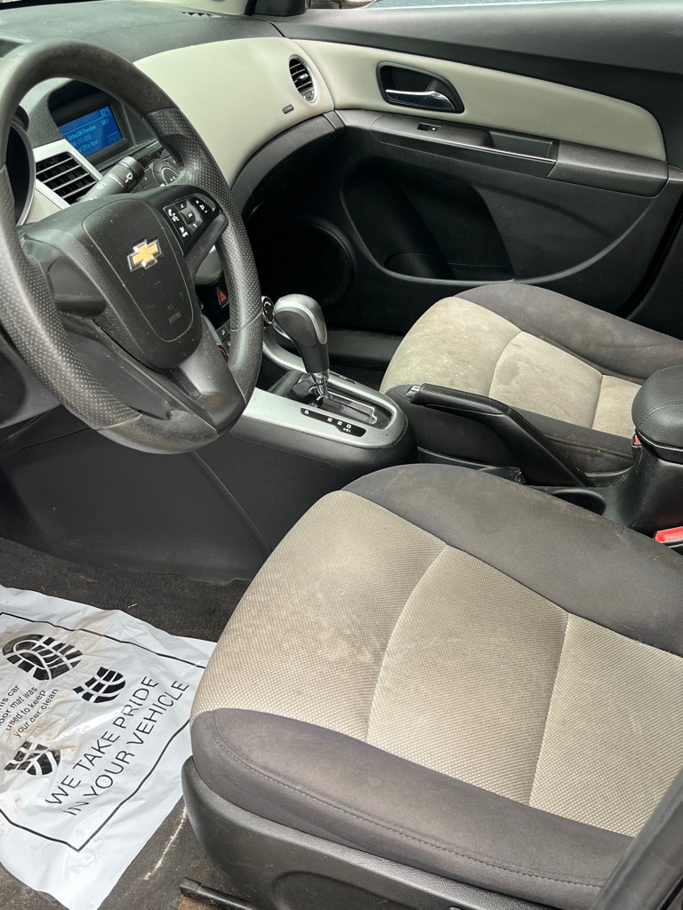 Photo 10 of this CHEVROLET CRUZE
