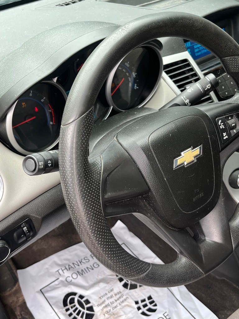 Photo 15 of this CHEVROLET CRUZE