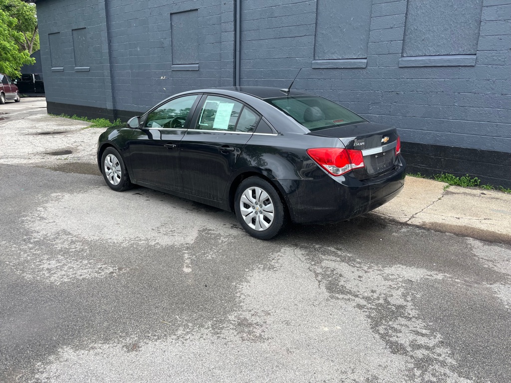 Photo 4 of this CHEVROLET CRUZE