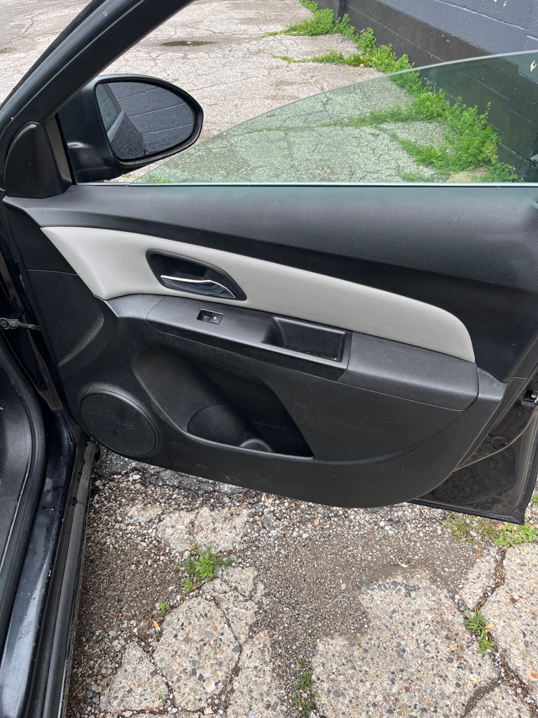 Photo 18 of this CHEVROLET CRUZE