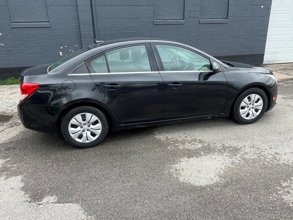 Photo 2 of this CHEVROLET CRUZE