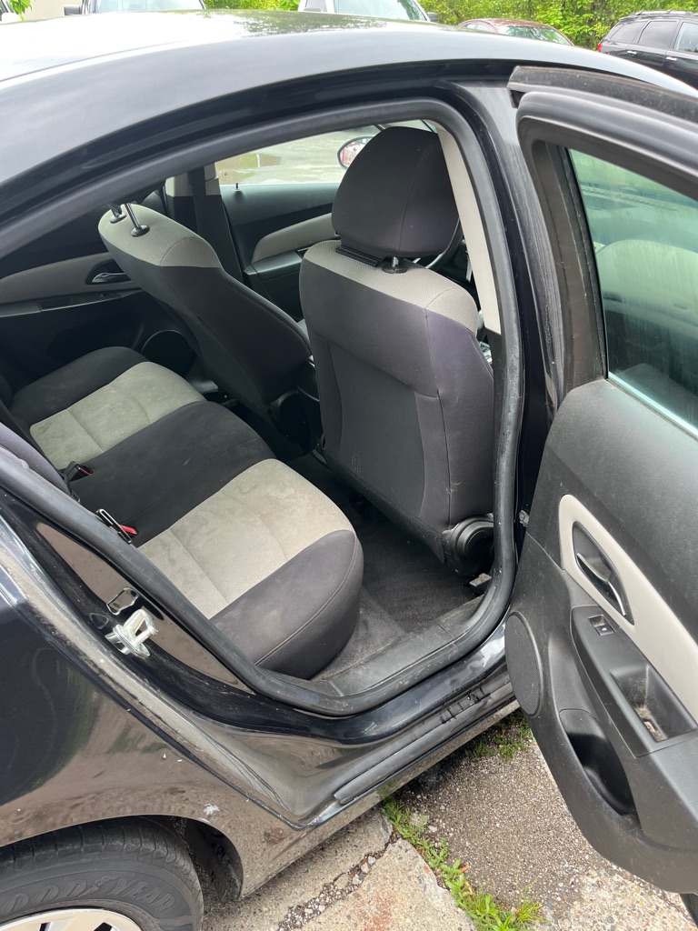 Photo 13 of this CHEVROLET CRUZE