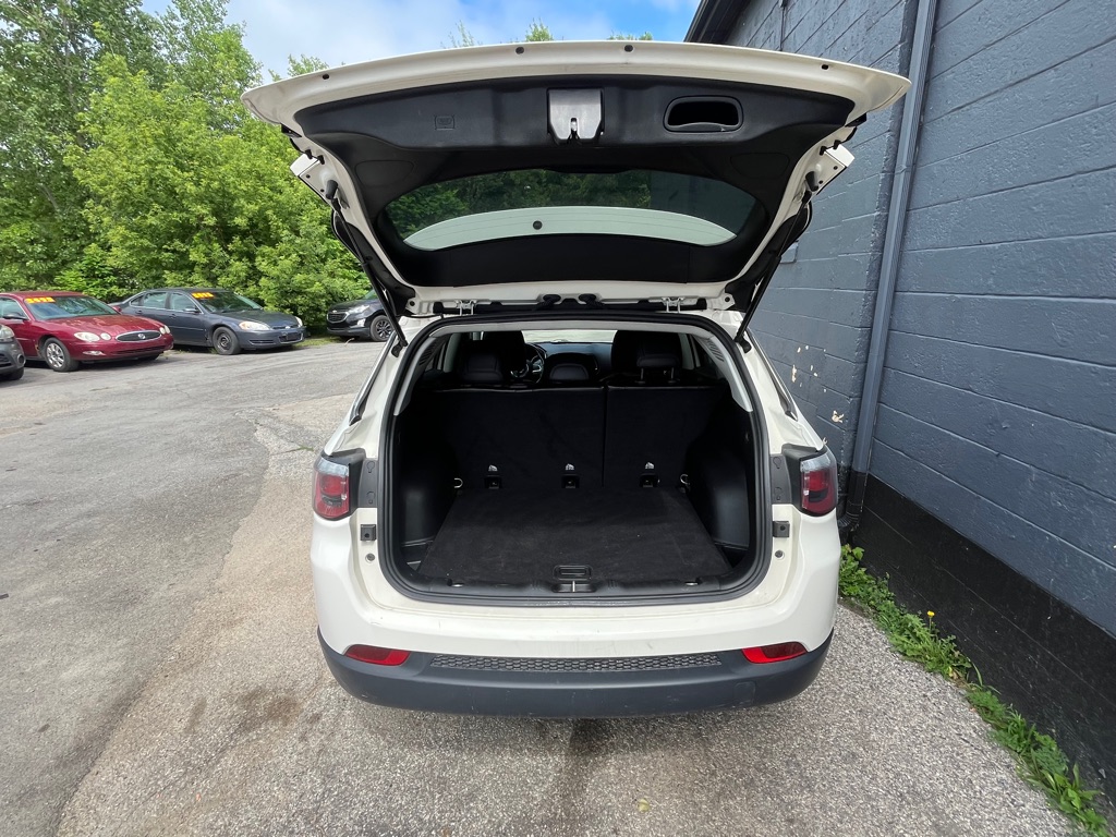 Photo 8 of this JEEP COMPASS