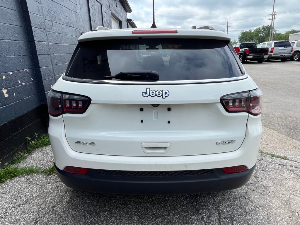Photo 3 of this JEEP COMPASS