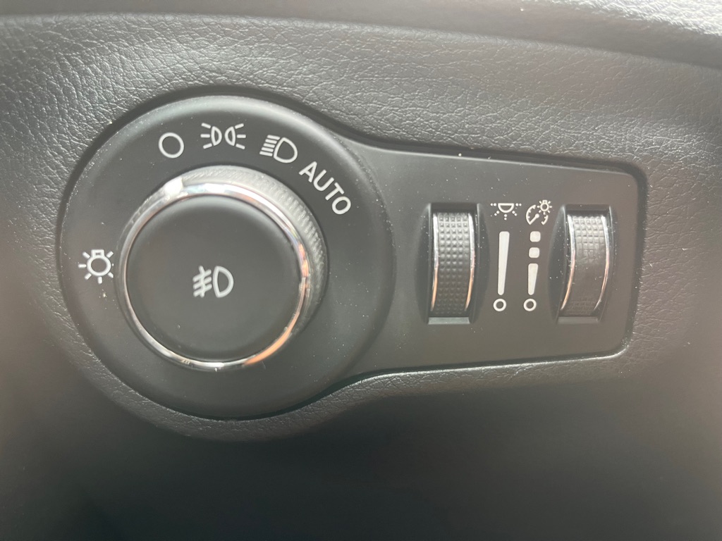Photo 12 of this JEEP COMPASS