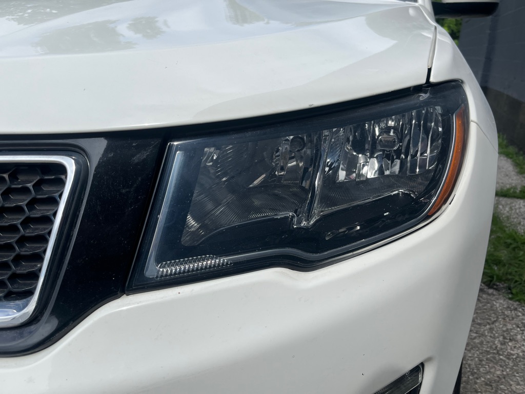 Photo 10 of this JEEP COMPASS