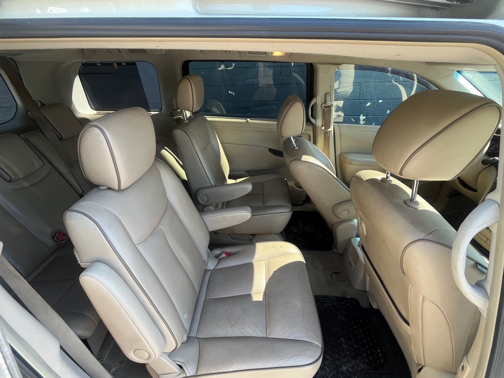 Photo 12 of this NISSAN QUEST