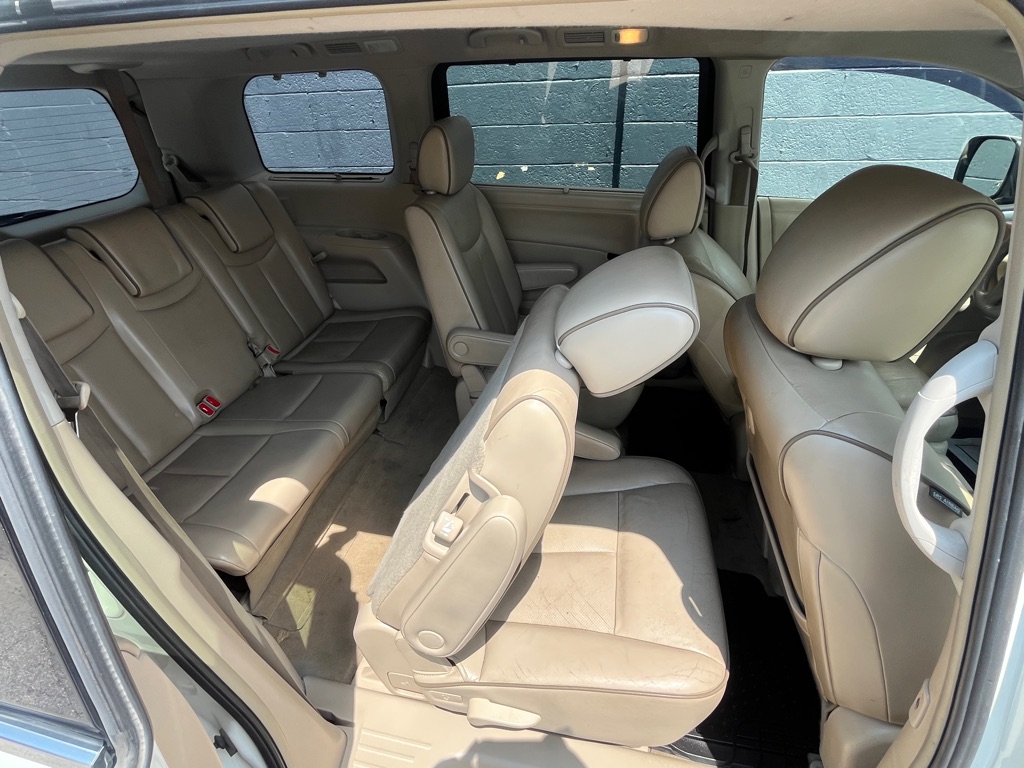 Photo 25 of this NISSAN QUEST