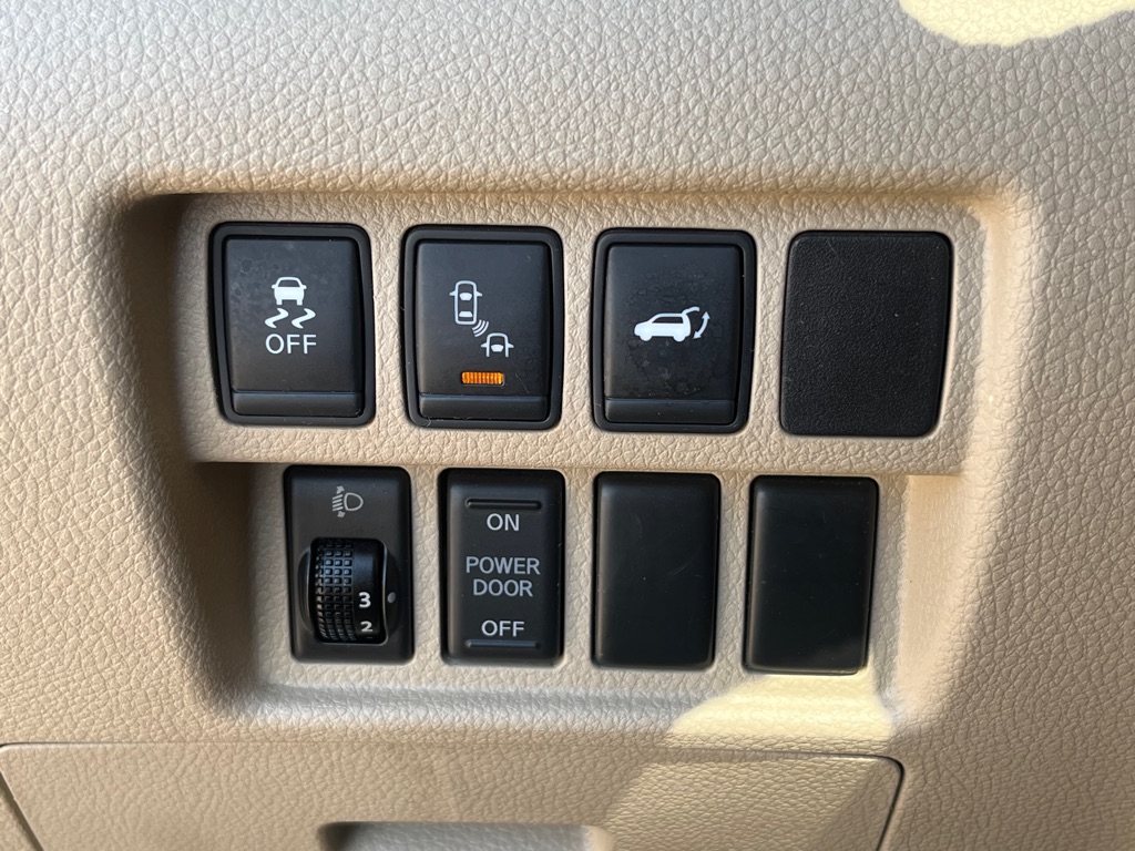Photo 26 of this NISSAN QUEST