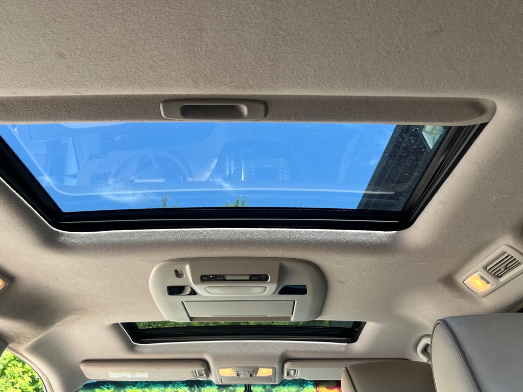 Photo 19 of this NISSAN QUEST