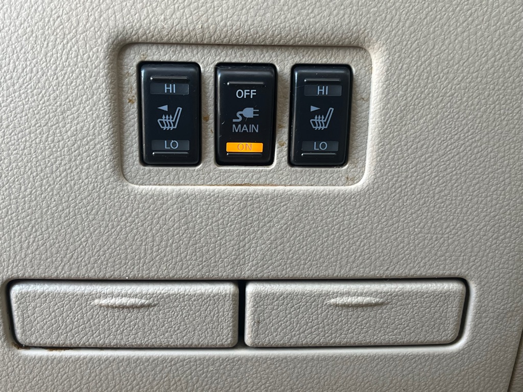 Photo 27 of this NISSAN QUEST