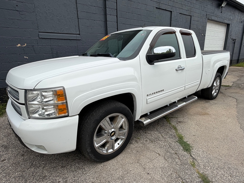 Photo 2 of this CHEVROLET SILVERADO 1500