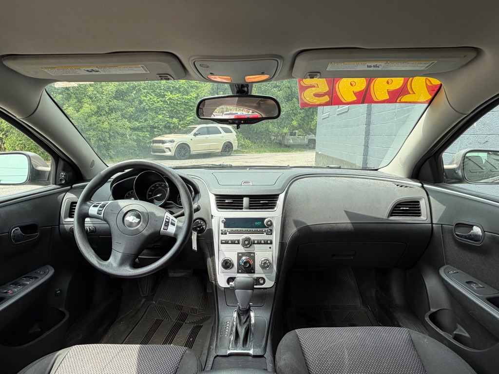 Photo 9 of this CHEVROLET MALIBU