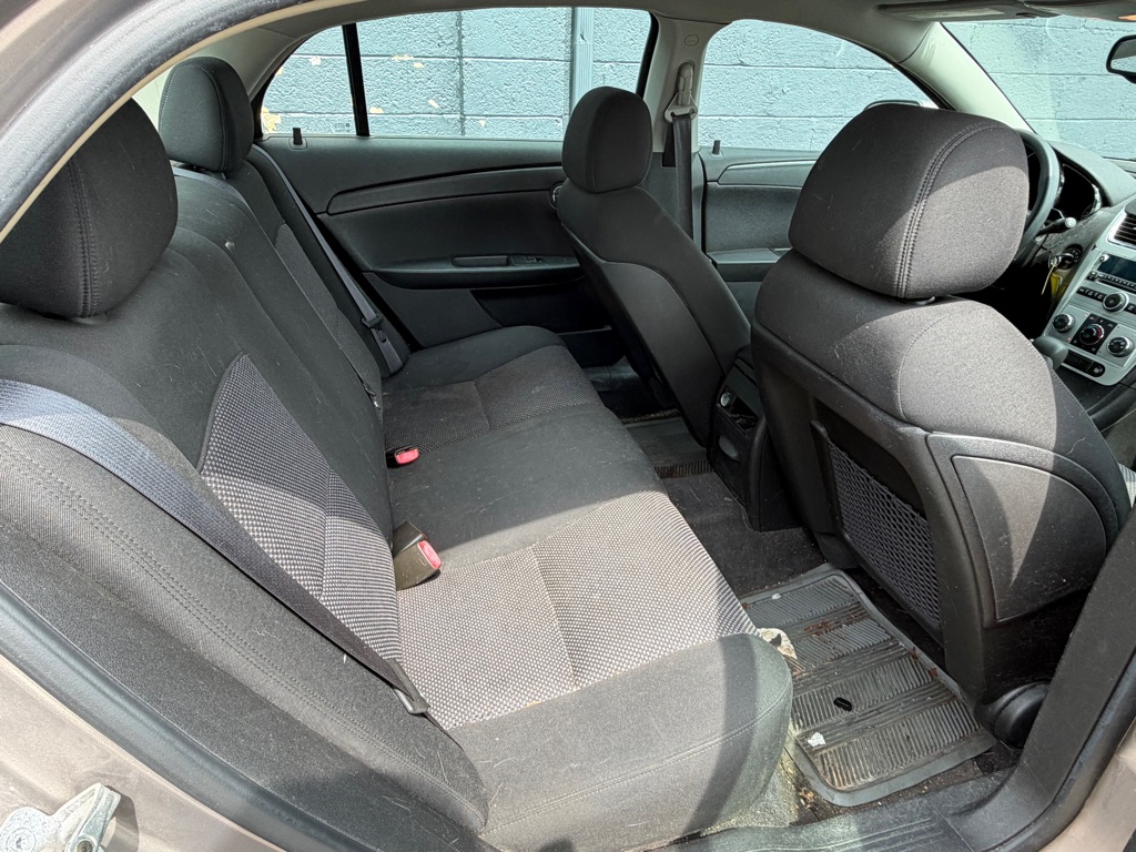 Photo 13 of this CHEVROLET MALIBU