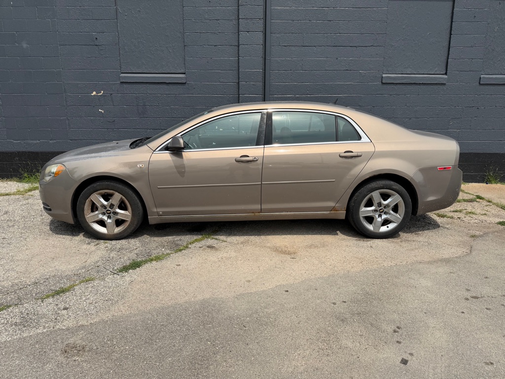 Photo 3 of this CHEVROLET MALIBU