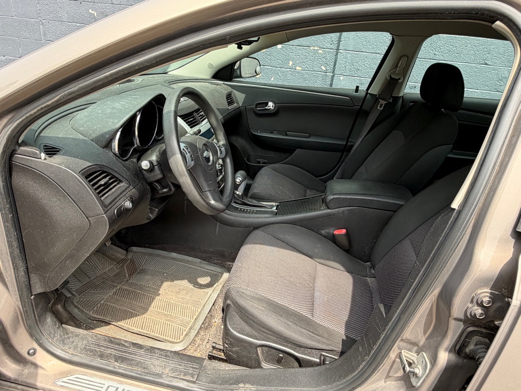 Photo 10 of this CHEVROLET MALIBU