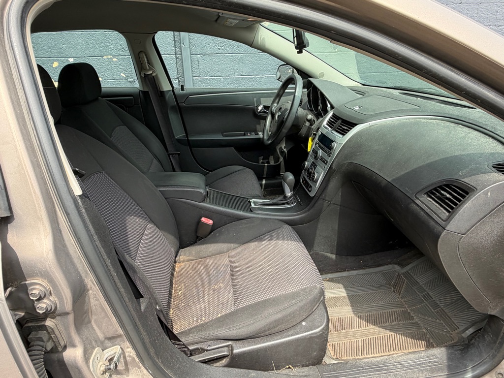 Photo 12 of this CHEVROLET MALIBU