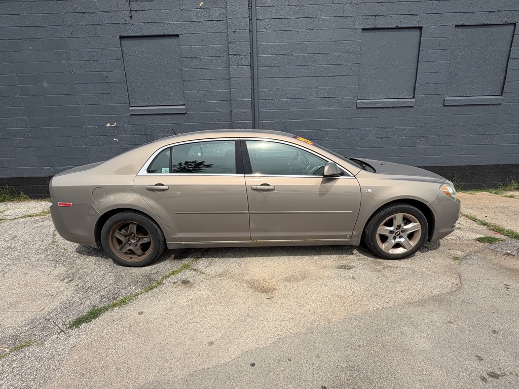 Photo 4 of this CHEVROLET MALIBU