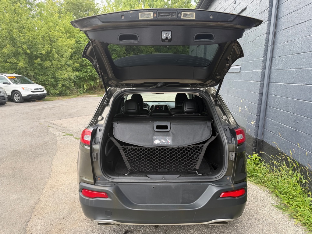Photo 8 of this JEEP CHEROKEE