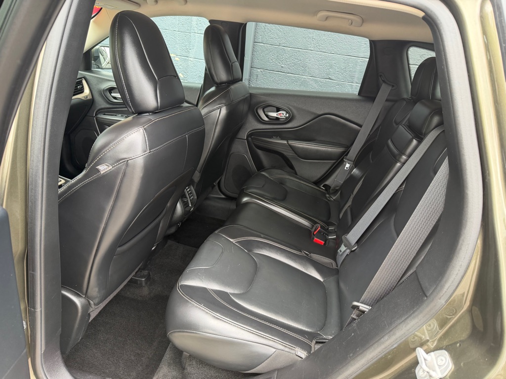 Photo 10 of this JEEP CHEROKEE