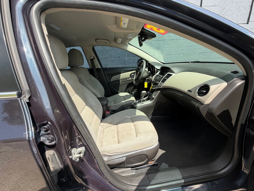 Photo 10 of this CHEVROLET CRUZE LIMITED