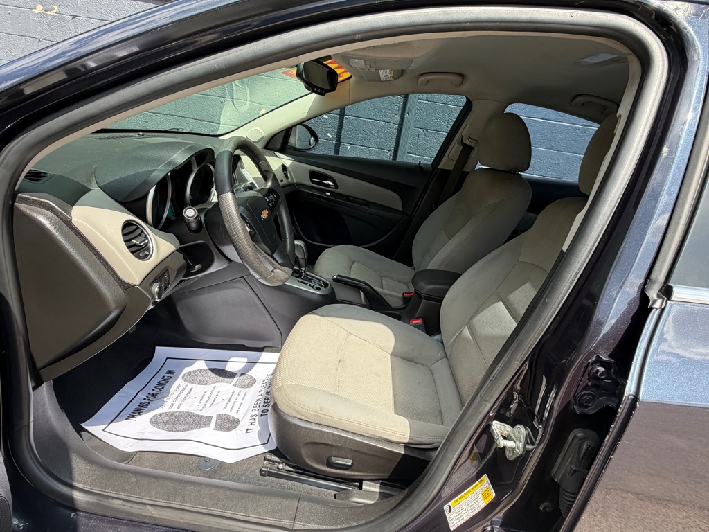 Photo 8 of this CHEVROLET CRUZE LIMITED