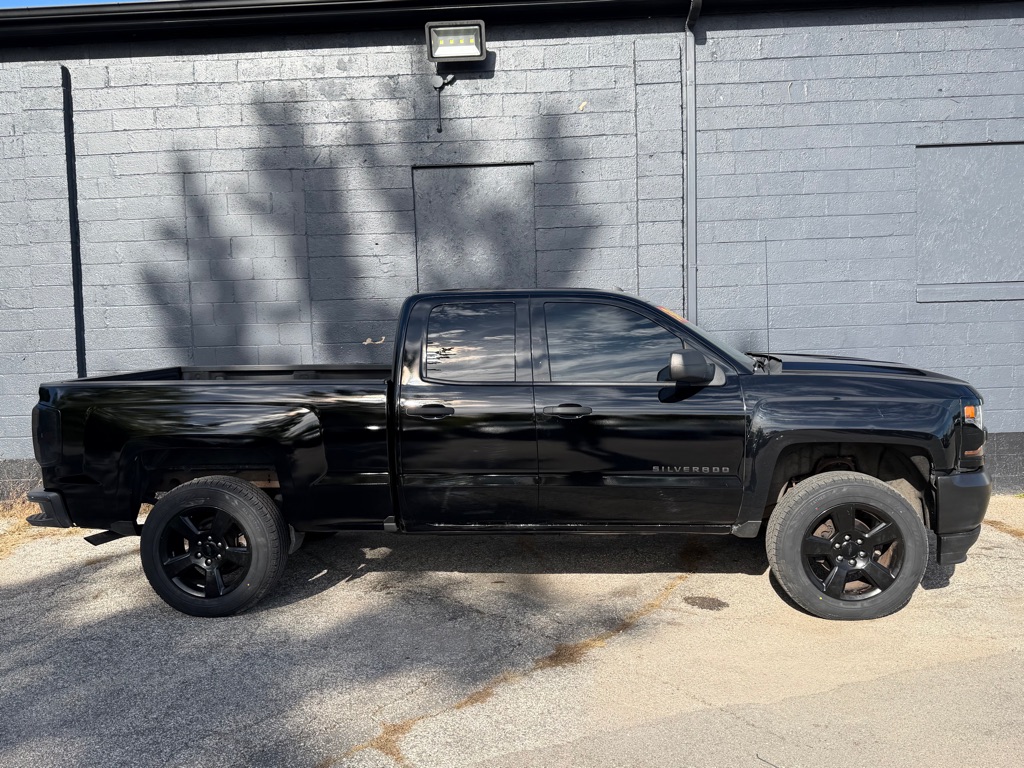 Photo 3 of this CHEVROLET SILVERADO 1500