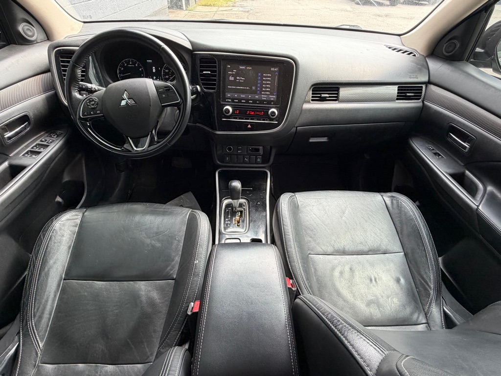 Photo 14 of this MITSUBISHI OUTLANDER