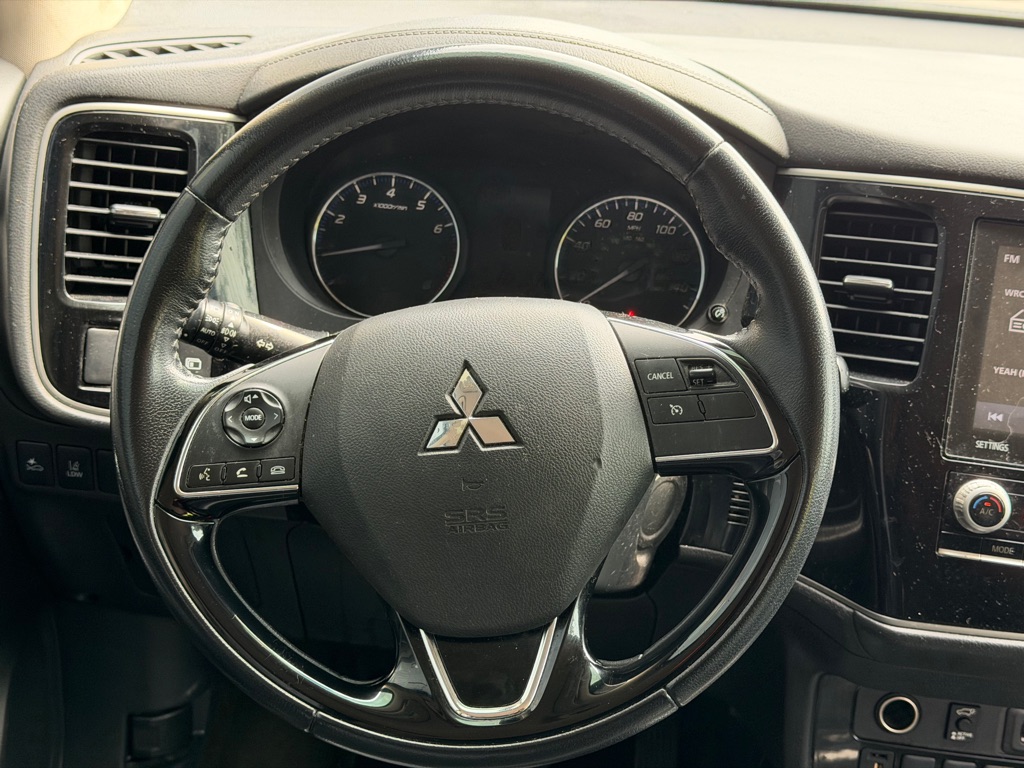 Photo 16 of this MITSUBISHI OUTLANDER