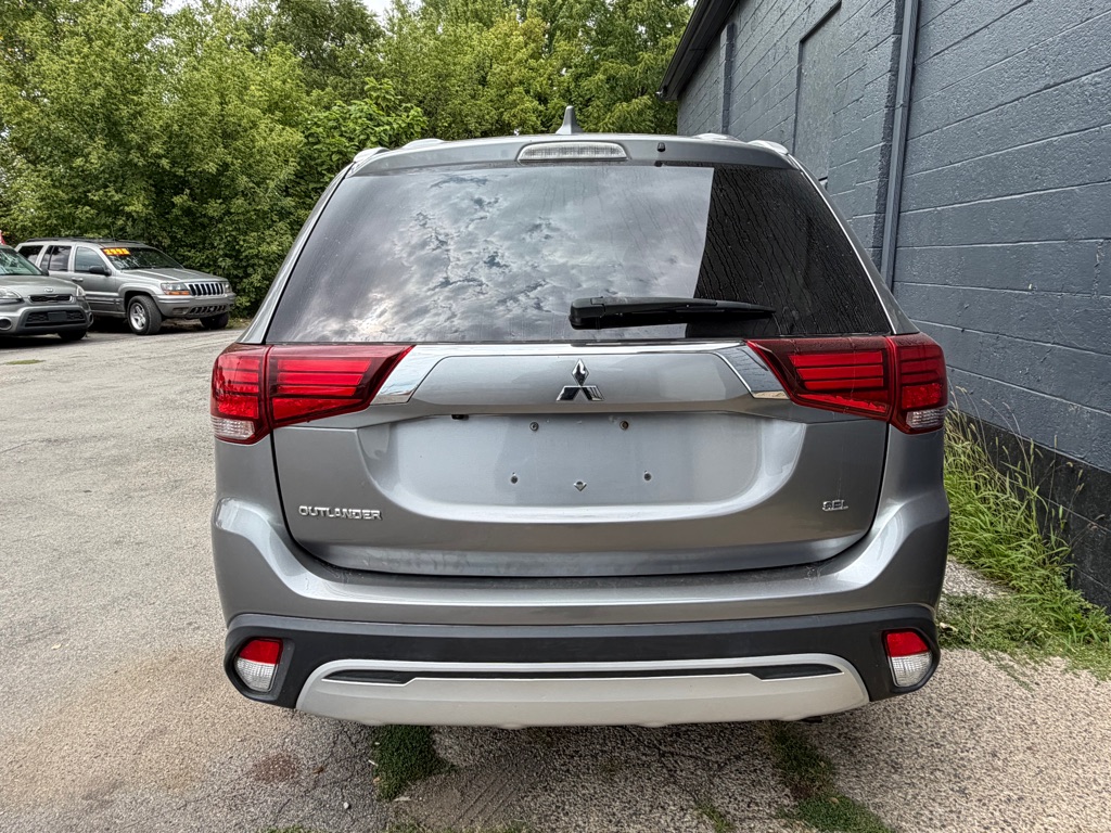 Photo 5 of this MITSUBISHI OUTLANDER