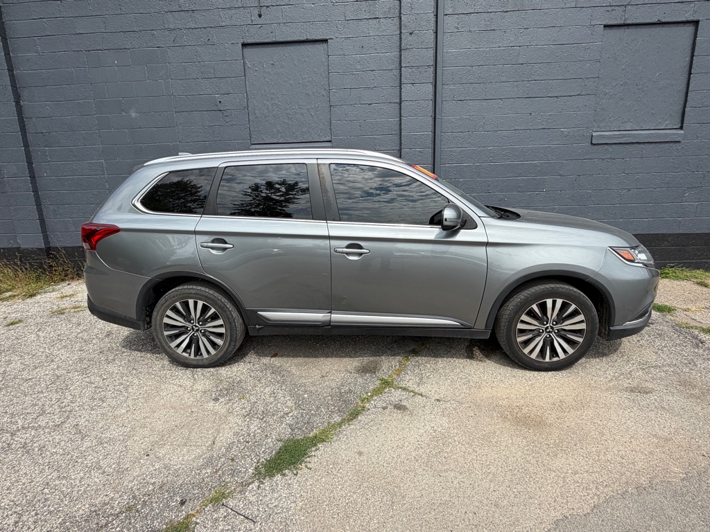Photo 4 of this MITSUBISHI OUTLANDER