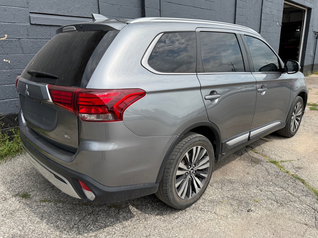 Photo 7 of this MITSUBISHI OUTLANDER