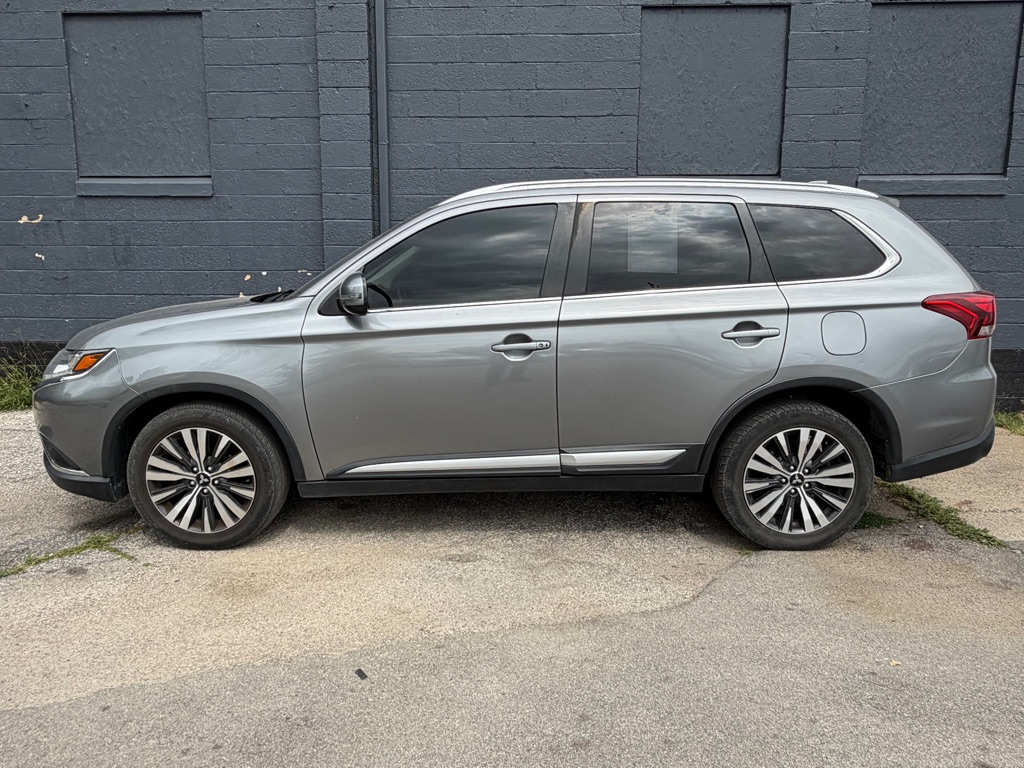 Photo 3 of this MITSUBISHI OUTLANDER